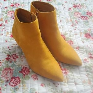 Heart in D Yellow Shoes